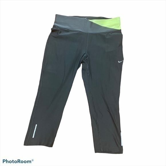 Nike black crop leggings - Picture 1 of 9